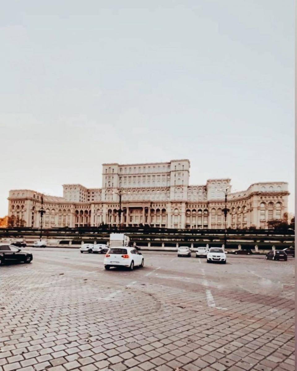 Palace of Parliament, Rumania (instagram.com/carolinasestacov)
