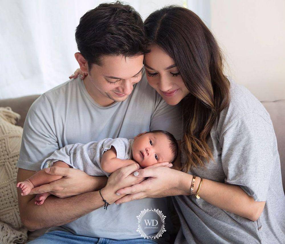 photoshoot keluarga Andrew Andika (instagram.com/tengkudewiputri_tdp)