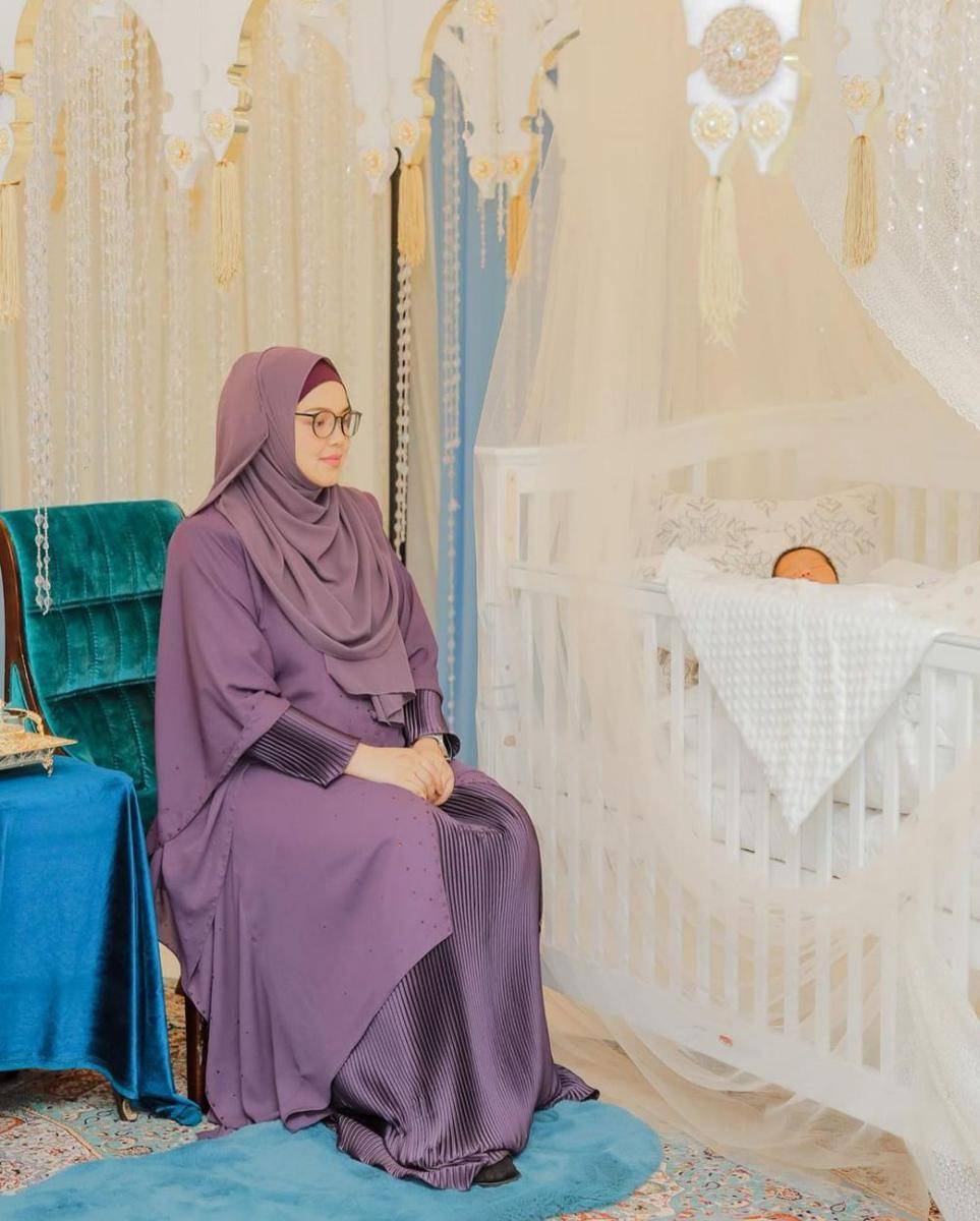 Siti Nurhaliza momong anak (instagram.com/ctdk)
