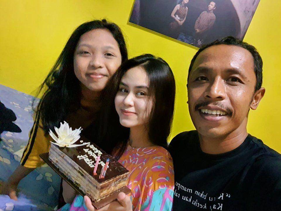 Istri dan anak Furry Setya (instagram.com/dwindaratna)
