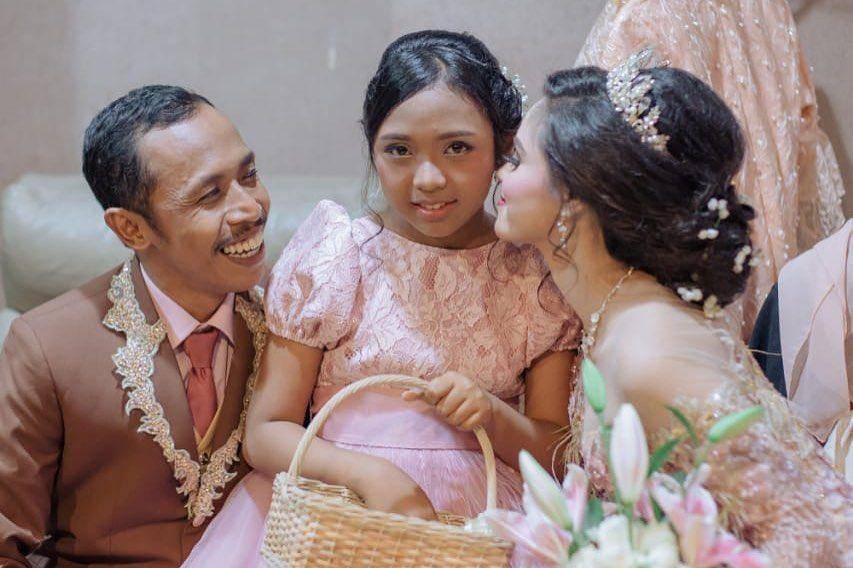 Istri dan anak Furry Setya (instagram.com/dwindaratna)