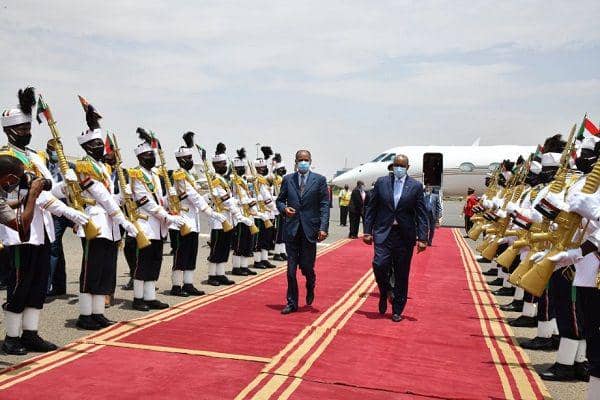 Presiden Eritrea, Isaias Afwerki, berkunjung ke Sudan pada hari Selasa, 4 Mei 2021, waktu setempat. (Twitter.com/hawelti)