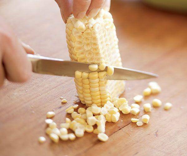 Ilustrasi memipil jagung (finecooking.com)