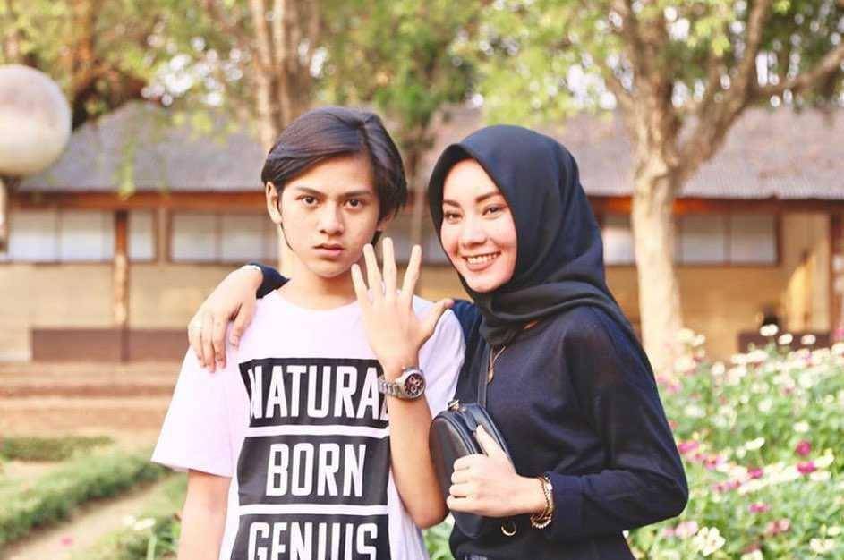 Rey Bong dan Fathia (instagram.com/rey_bong26)