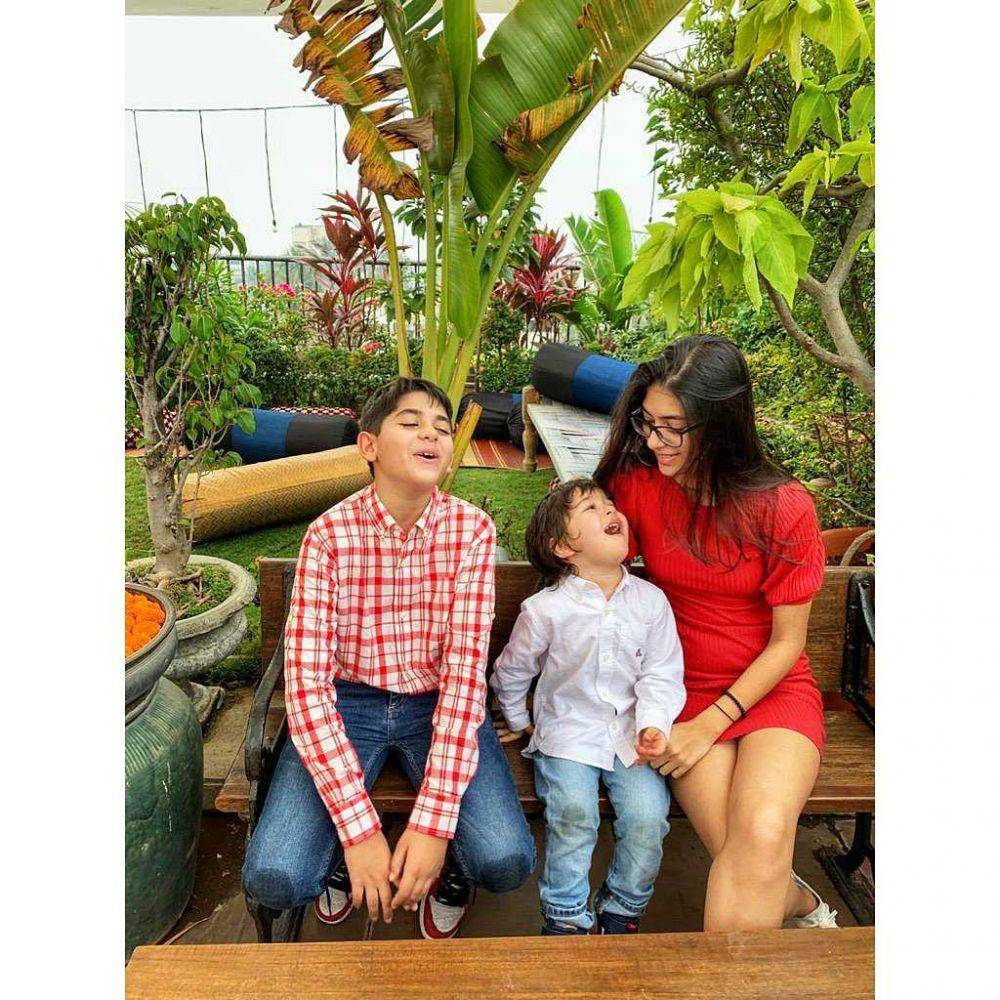 Taimur dan sepupunya (instagram.com/therealkarismakapoor)