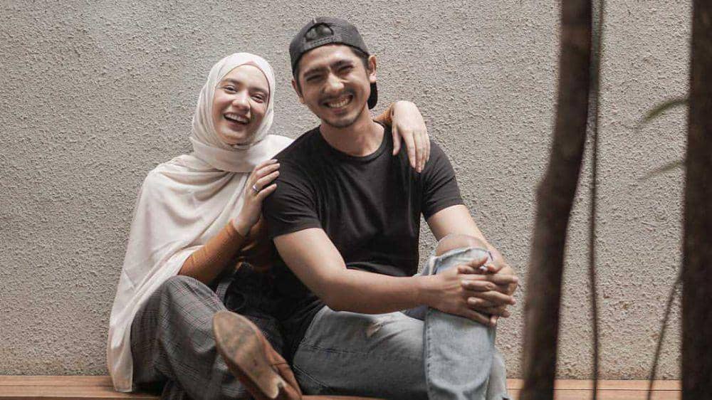9 Potret Raja FTV Jadul Bersama Istri, Bikin Jomblo Merana!