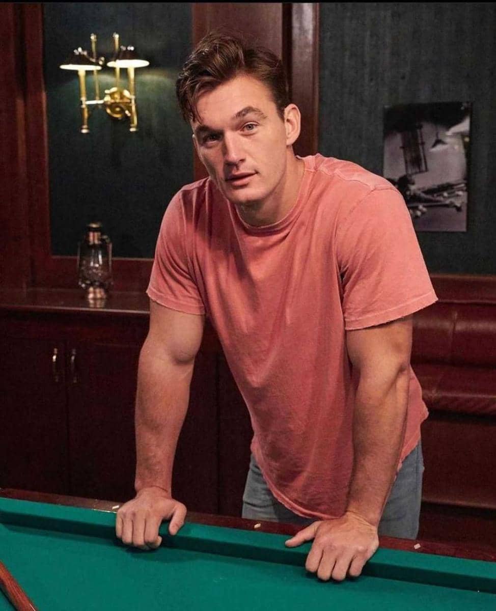 Tyler Cameron (instagram.com/tylerjcameron3)