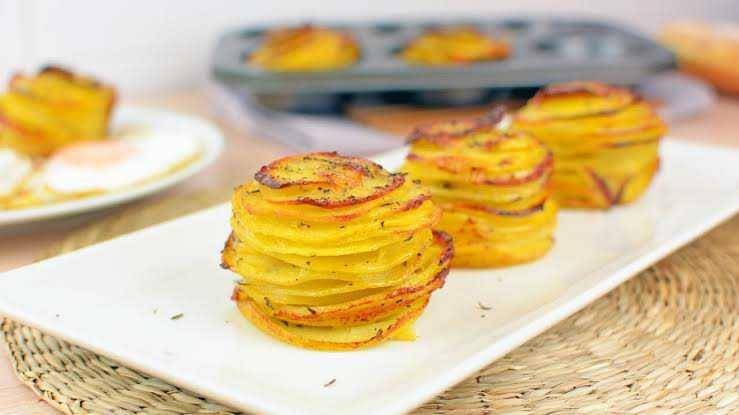 Olahan potato stacks. (youtube.com/Very Easy Recipes)