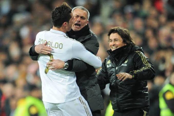 Jose Mourinho merayakan gol bersama Cristiano Ronaldo (bleacherreport.com/Jasper Juinen/Getty Images)