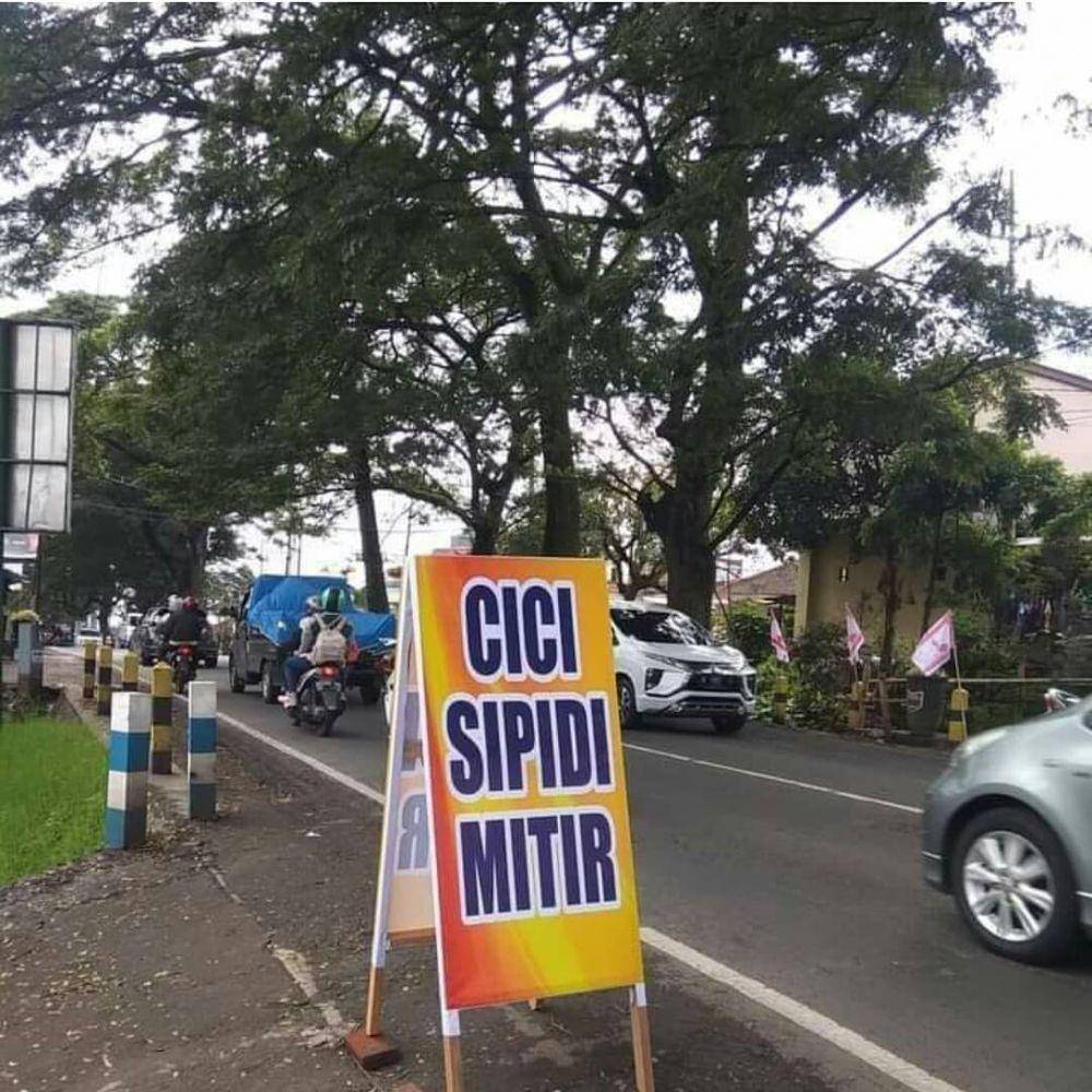 meme netizen (instagram.com/meme.wkwk)