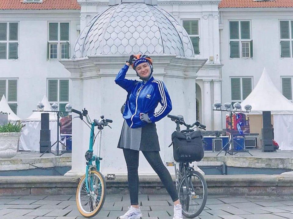 10 Potret Bugar Natalie Sarah saat Bersepeda, bak Atlet Profesional!