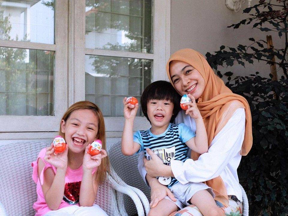 Dian Ayu Lestari asuh buah hati (instagram.com/dianayulestari)