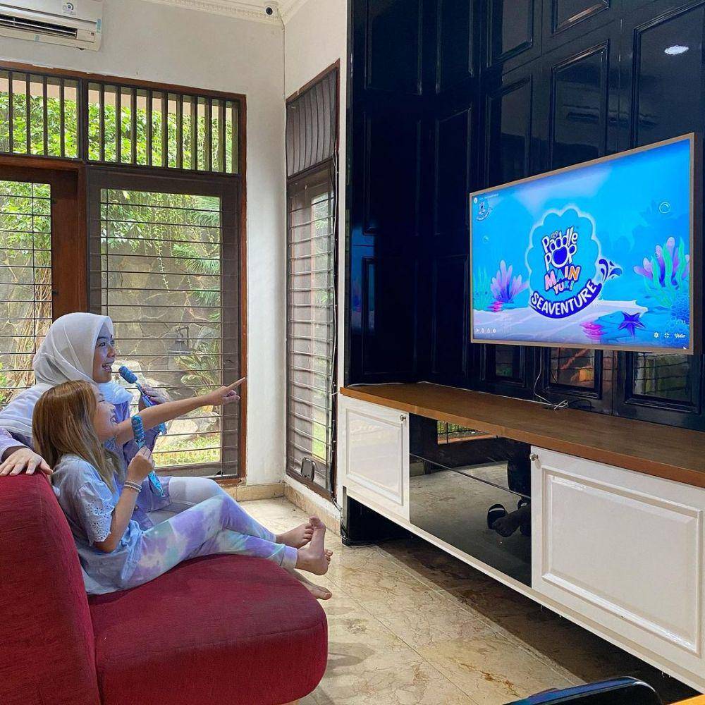 Dian Ayu Lestari asuh buah hati (instagram.com/dianayulestari)