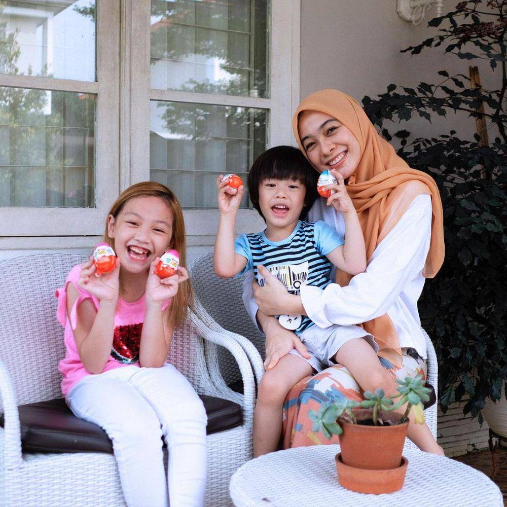 Dian Ayu Lestari asuh buah hati (instagram.com/dianayulestari)