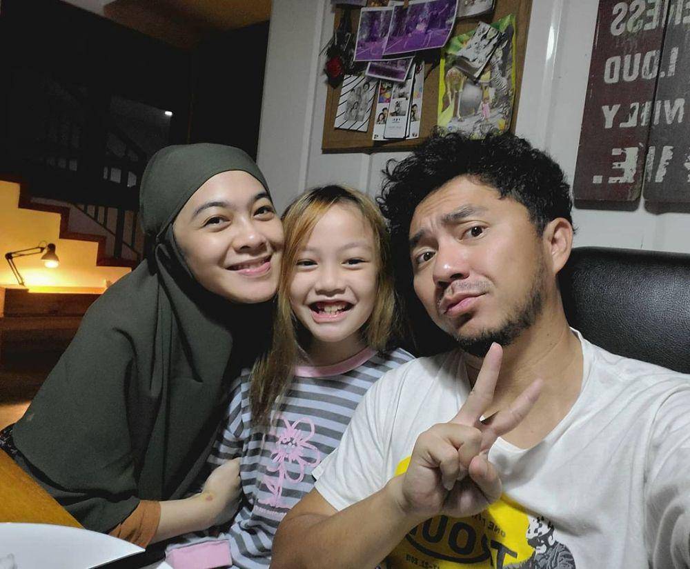 Dian Ayu Lestari asuh buah hati (instagram.com/dianayulestari)