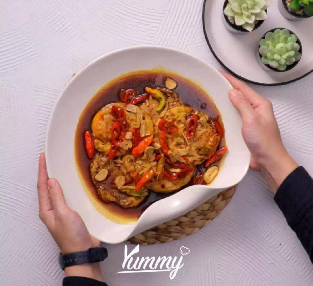 Telur ceplok semur kecap (yummy.co.id)