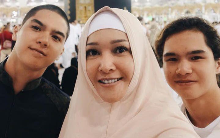 10 Potret Al dan Dul yang Jalani Umrah Pertama Kali, Penuh Haru!