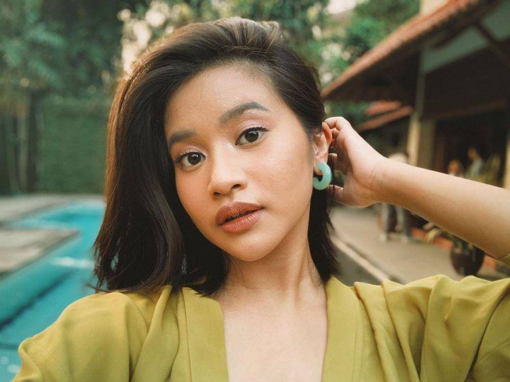 Siti Adira (instagram.com/adirakania)