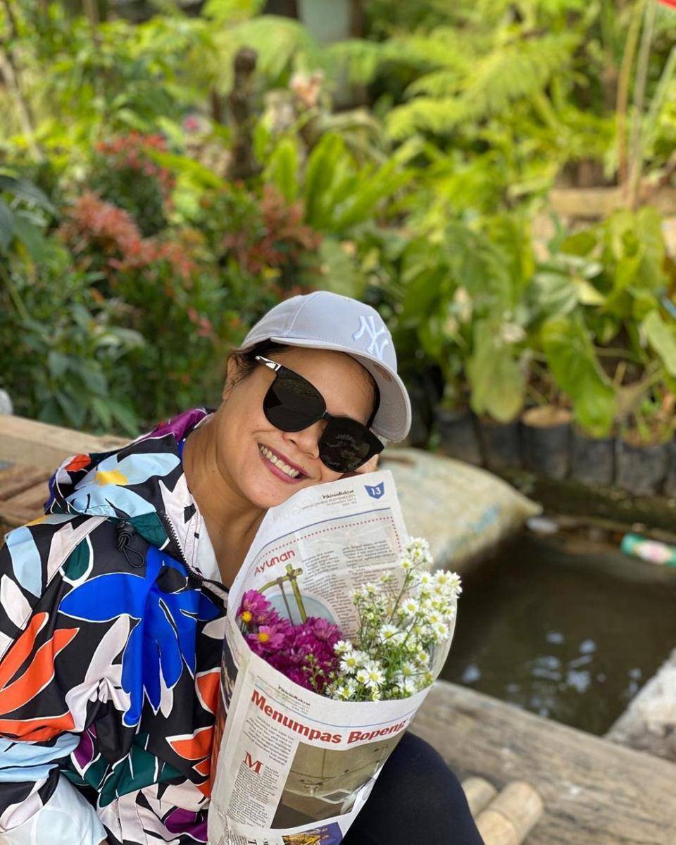 Okky Lukman pakai topi (Instagram.com/okidatanglagi)