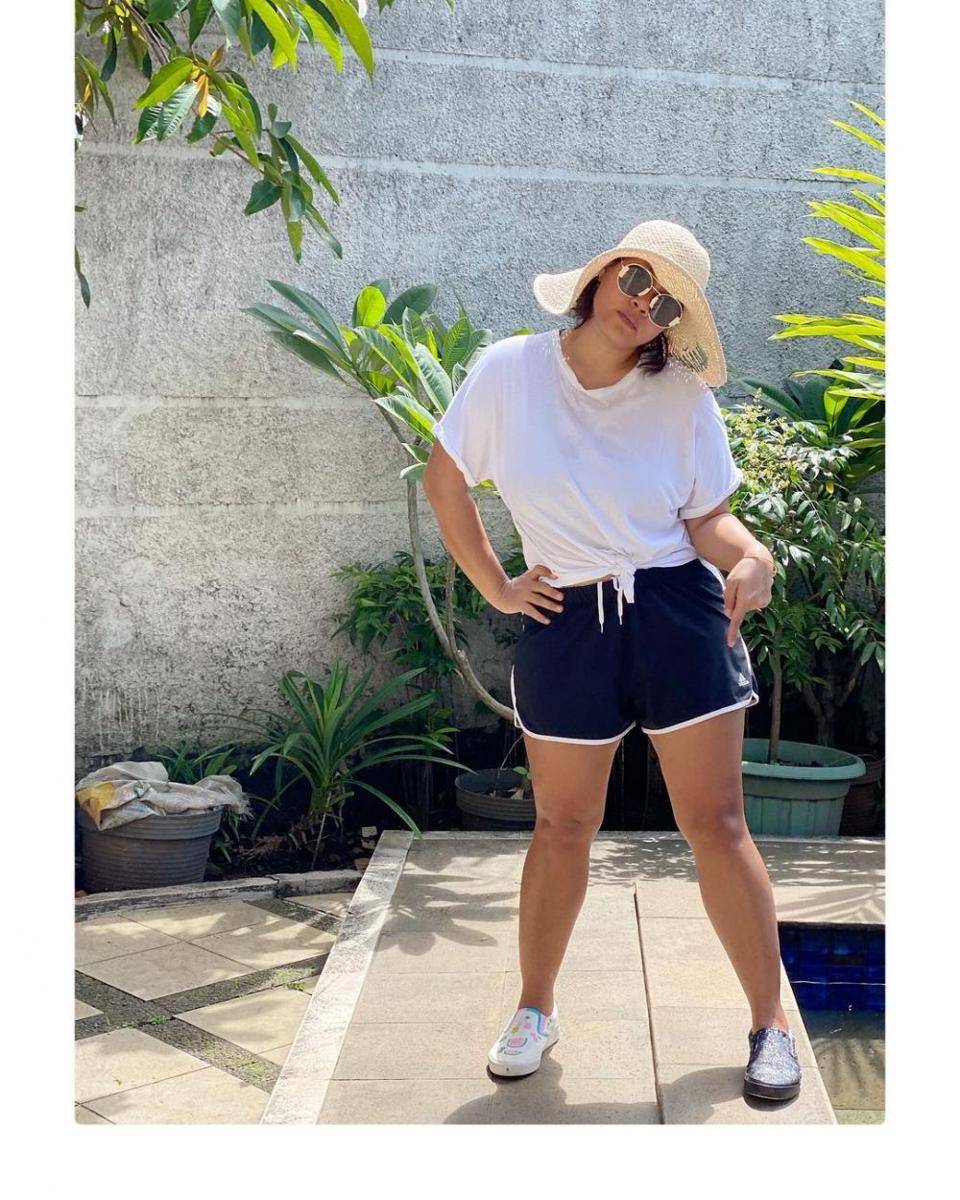 Okky Lukman pakai topi (Instagram.com/okidatanglagi)