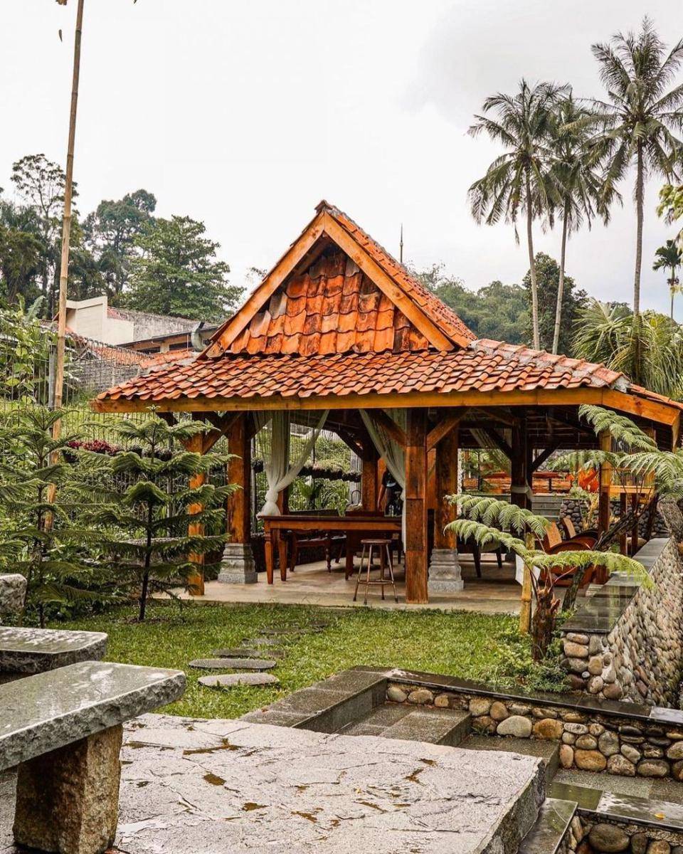Ngopi di Sawah (instagram.com/ngopidi.sawah)