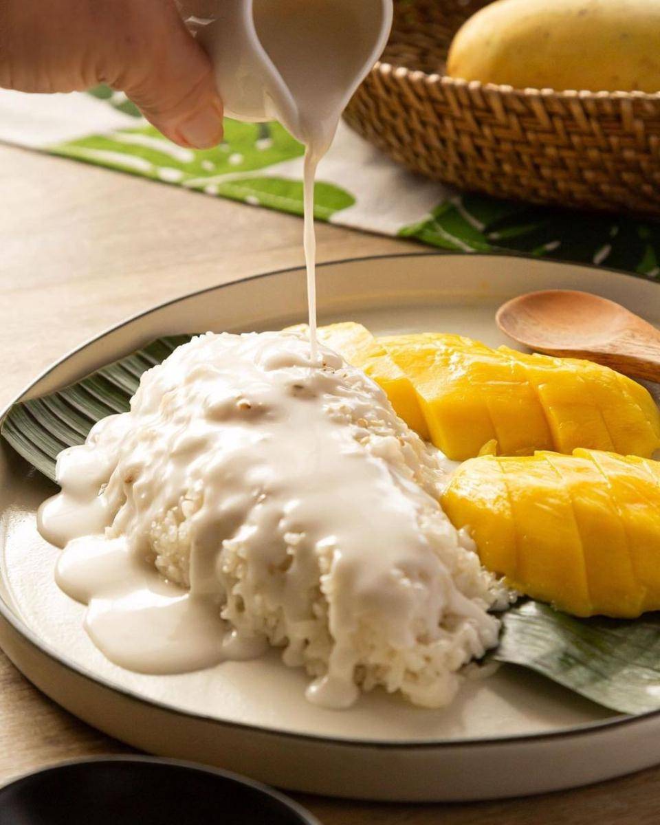 Mango sticky rice (instagram.com/forkspoonmanila)