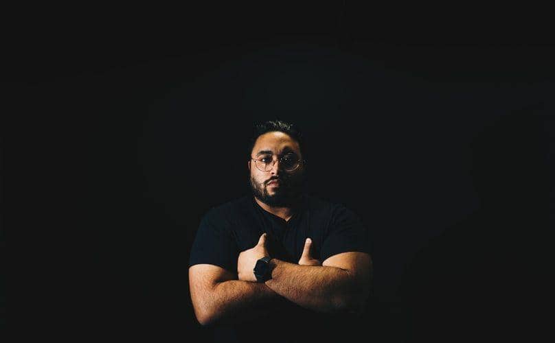 Ilustrasi pria bersedekap (unsplash.com/hermez777)