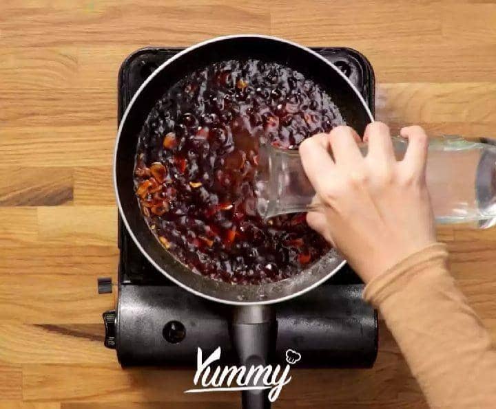 Ilustrasi memasak saus asam manis (yummy.co.id)