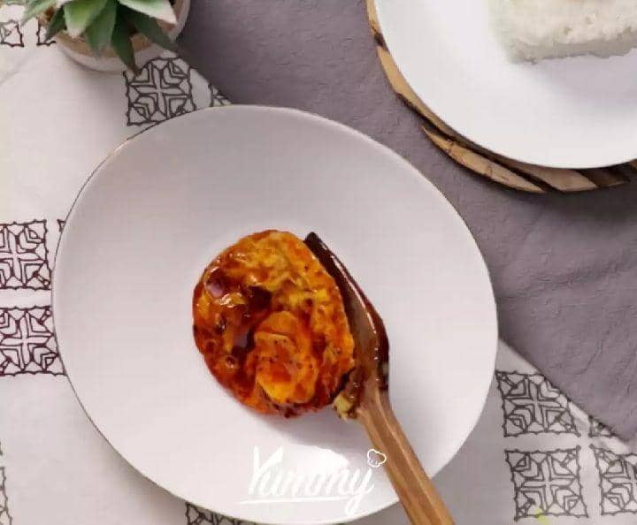 Ilustrasi telur mata sapi saus asam manis (yummy.co.id)
