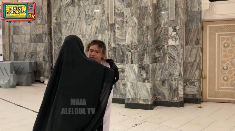 Momen Umrah Maia Estianty dan anak (youtube.com/Maia Aleldul TV)