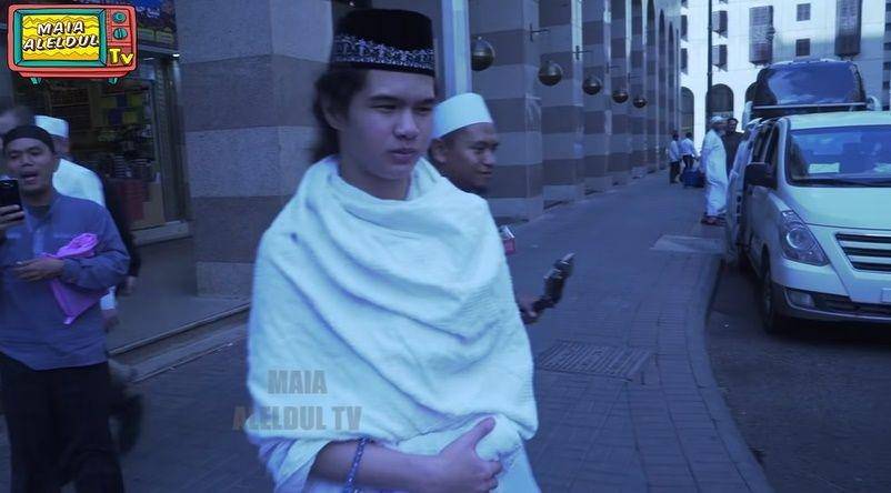 Momen Umrah Maia Estianty dan anak (youtube.com/Maia Aleldul TV)
