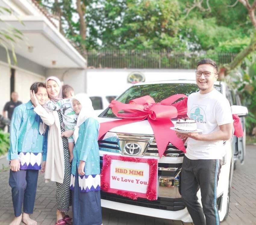 Keluarga Arie Untung (instagram.com/fenitarie)