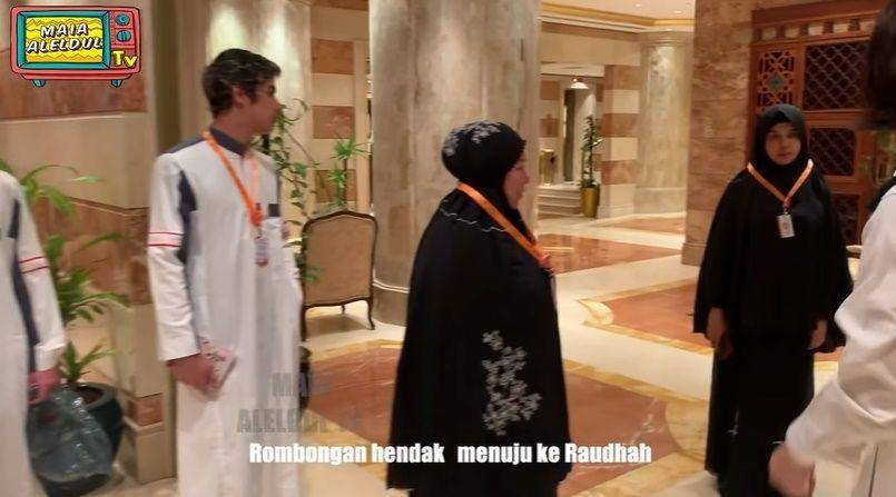 Momen Umrah Maia Estianty dan anak (youtube.com/Maia Aleldul TV)