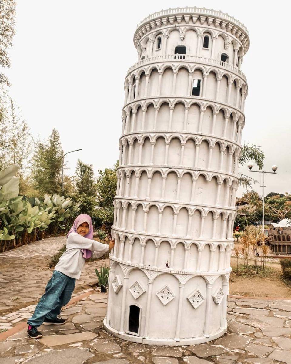Small World Purwokerto (instagram.com/gemivaro)