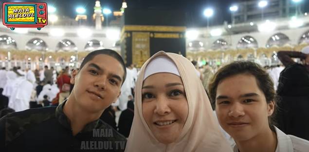 Momen Umrah Maia Estianty dan anak (youtube.com/Maia Aleldul TV)