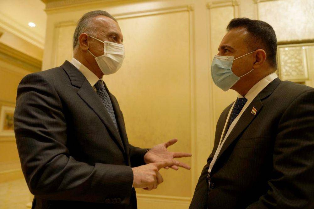 Perdana Menteri Irak, Mustafa al-Kadhimi dan Menteri Kesehatan Irak, Hassan al-Tamimi. (twitter.com/IraqiPMO)