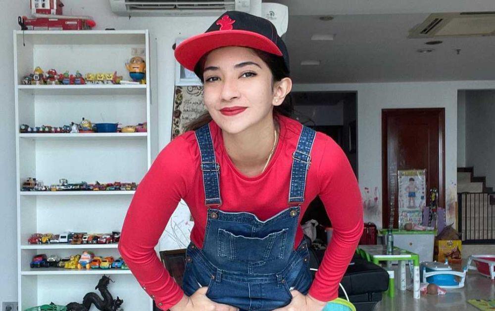 10 Potret Terkini Fiona Fachru Nisa, Ibu 2 Anak yang Bak Masih Remaja