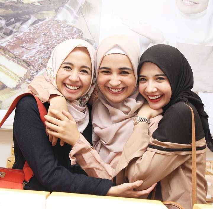 Kebersamaan 3 sahabat (instagram.com/shireensungkar)