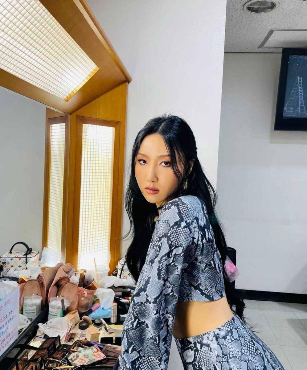 Hwasa MAMAMOO (instagram.com/_mariahwasa)