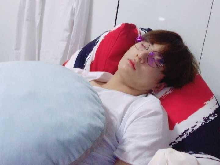 Jungkook BTS tertidur (twitter.com/BTS_twt)