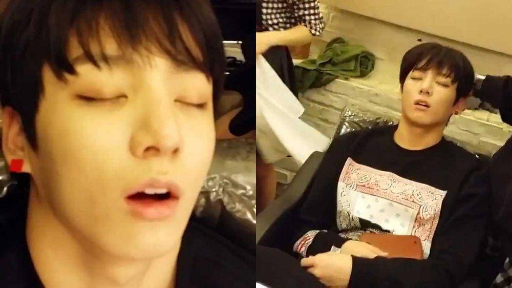 Jungkook tertidur (twitter.com/BTS_twt)