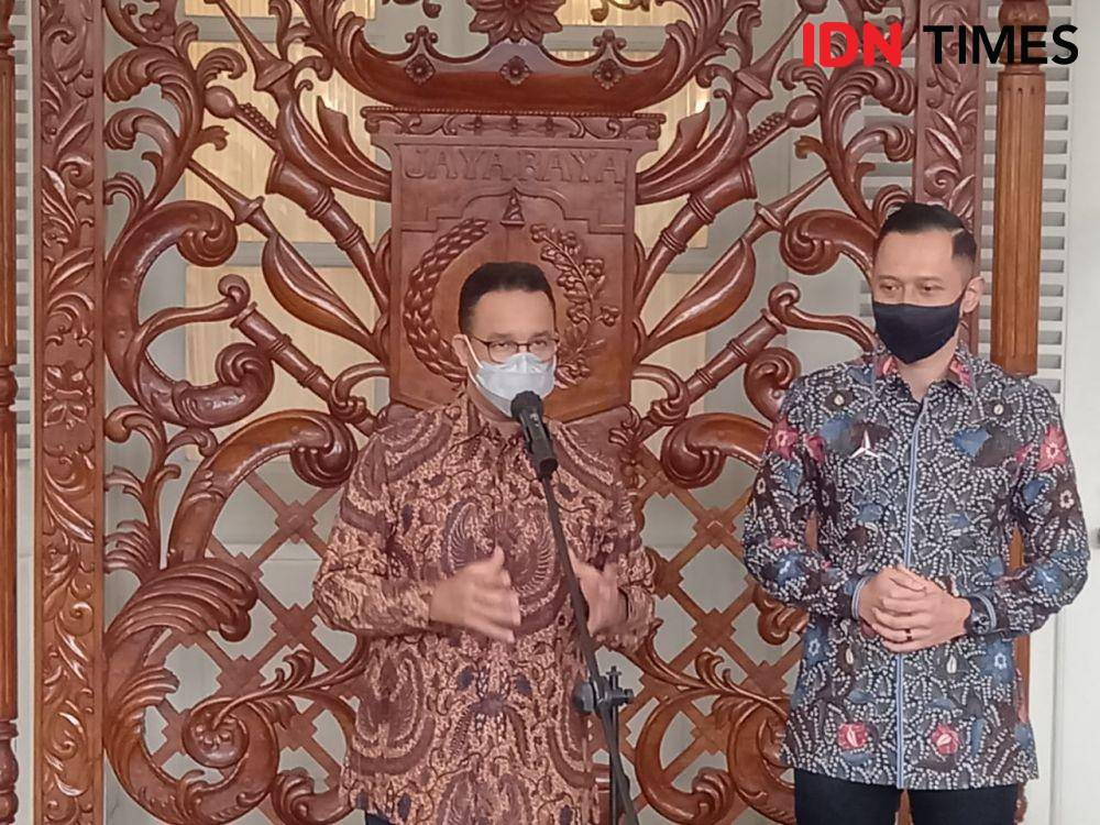 Ketua Umum Partai Demokrat Agus Harimurti Yudhoyono (AHY) bertemu dengan Gubernur Anies Baswedan di Balai Kota DKI Jakarta pada Kamis (6/5/2021). (IDN Times/Aryodamar)