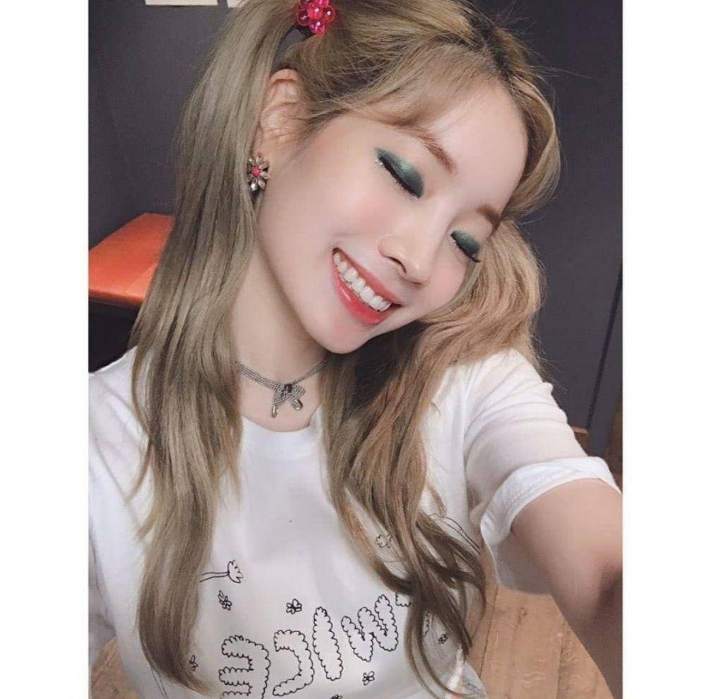 Dahyun TWICE di belakang panggung (instagram.com/twicetagram)