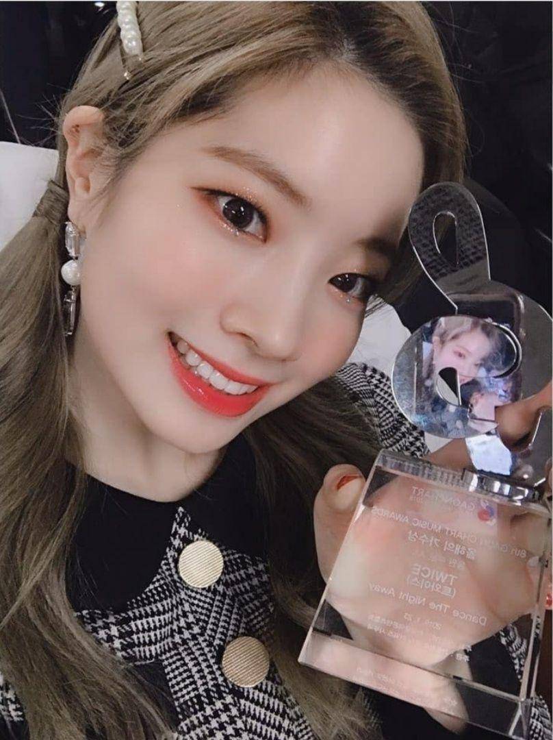 Dahyun TWICE di belakang panggung (instagram.com/twicetagram)