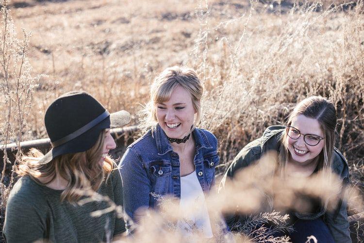 Friendly! 6 Tanda Kamu Orang yang Mudah Berteman dengan Siapa Saja