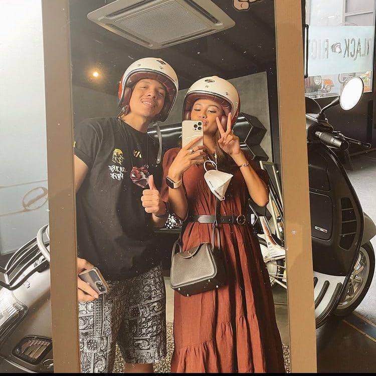 Aurel kenakan dress (instagram.com/Aurelie.hermansyah)