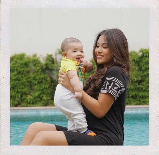 Aurel dan adik (instagram.com/Aurelie.hermansyah)