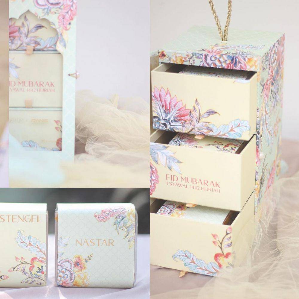Hampers Lebaran berisi kue kering. (Instagram.com/oeufpatissier)
