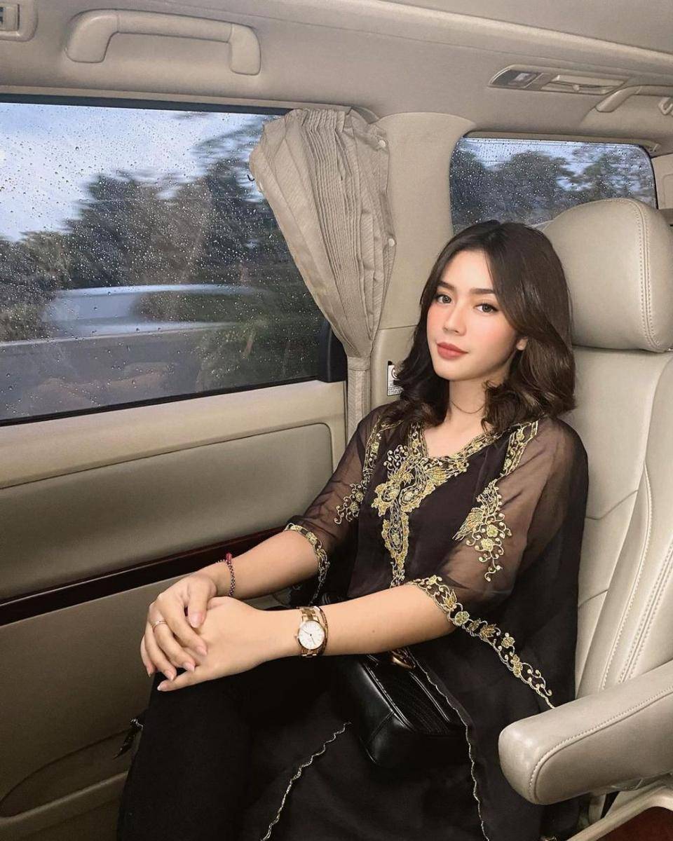 Pesona Fay Nabila (instagram.com/faynabilalxndr)