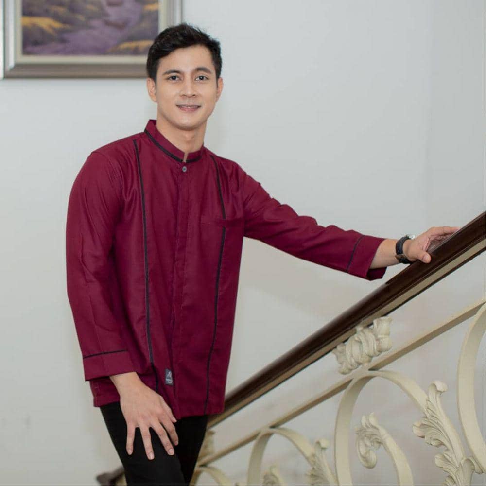 Potret Carlo Milk saat mengenakan busana religi (instagram.com/hijab_arrafiofficial)